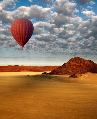 Ballon in der Namib Wüste